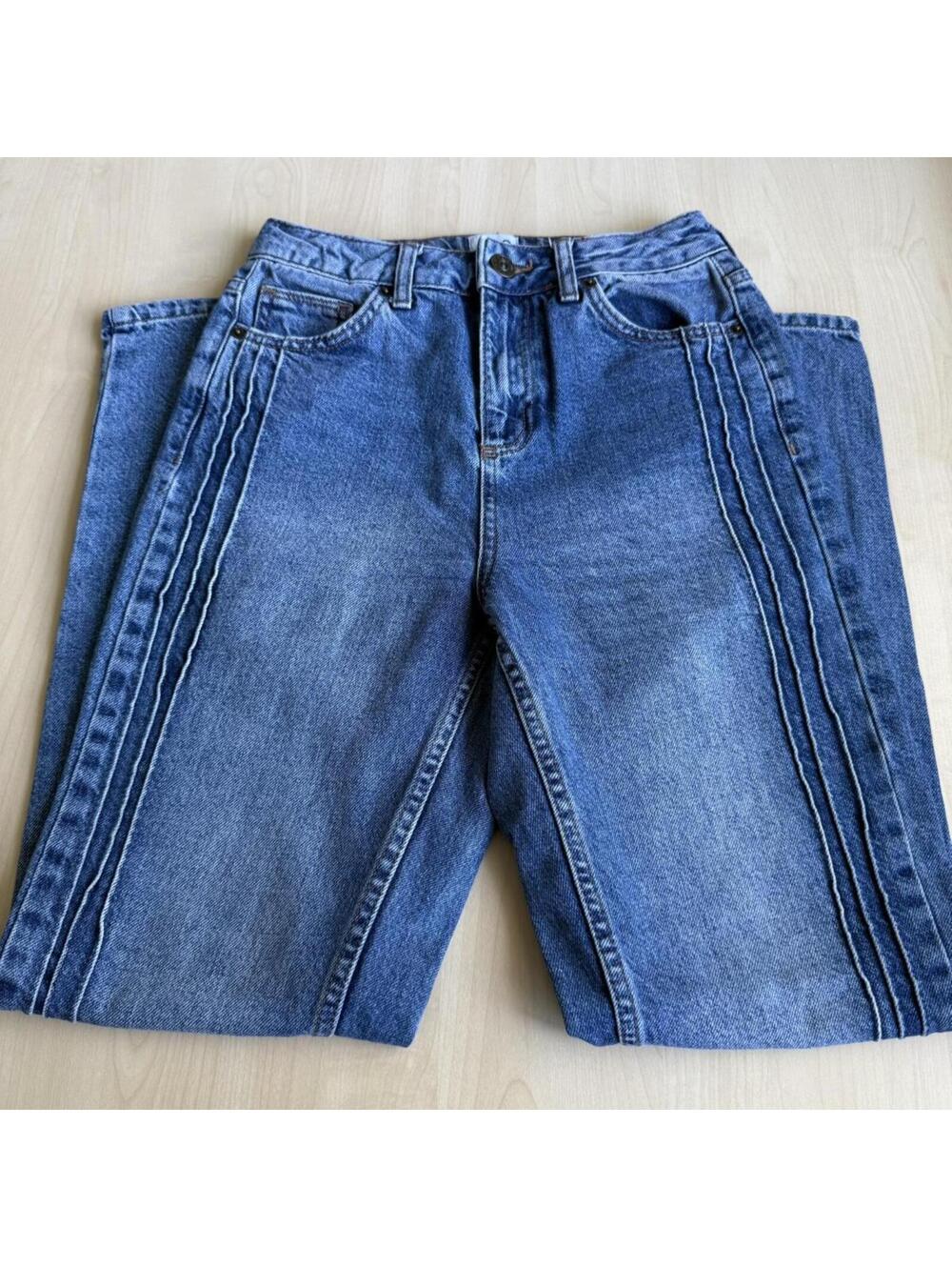 BDG Urban Outfitters Mom Jeans